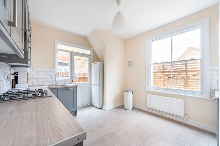 2 Bedroom Flat To Rent In Bedford Park, Bedford Park, London, W4