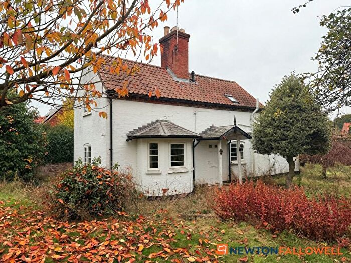2 Bedroom Cottage For Sale In The Drive, Winthorpe, Newark, NG24