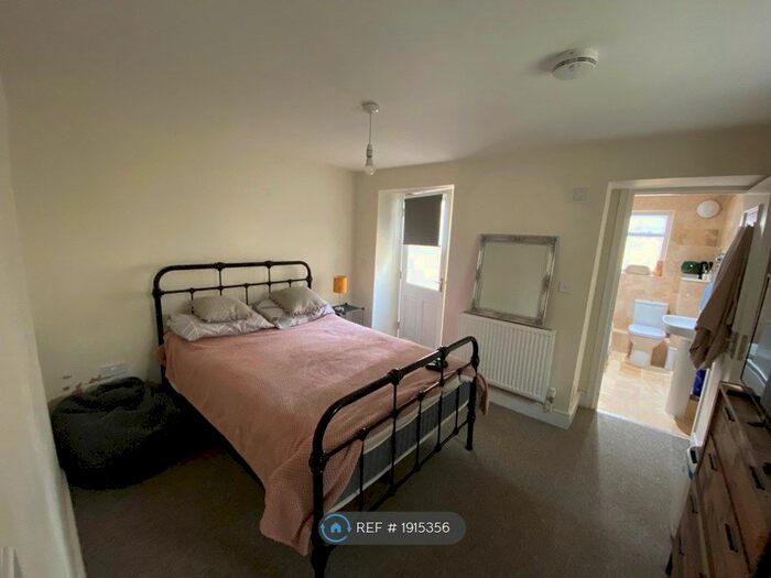 1 Bedroom Flat To Rent In Market Place, Tetbury, GL8