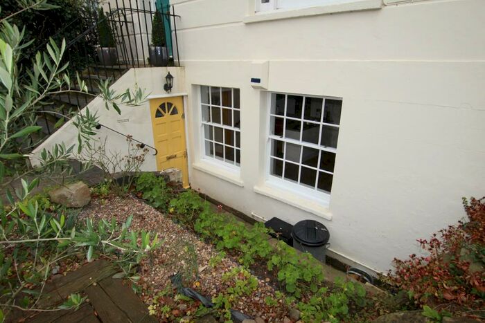 2 Bedroom Flat To Rent In Clarence Square, Pittville, Cheltenham, GL50