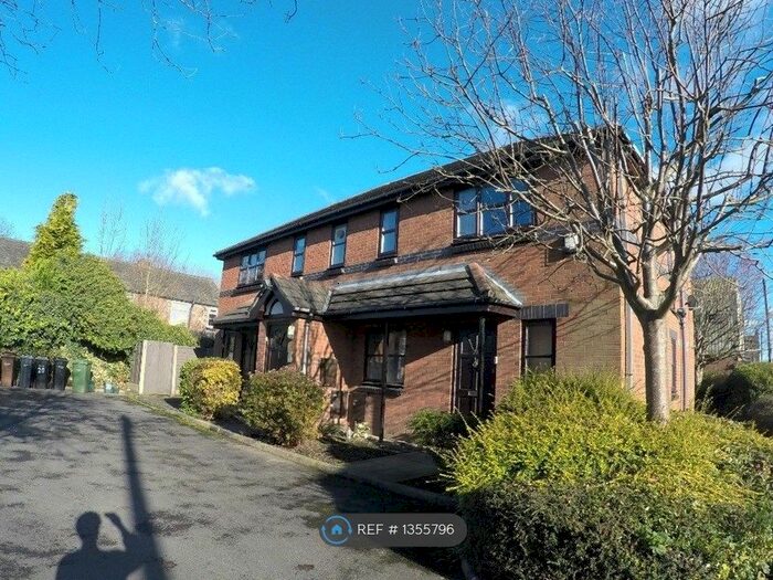 2 Bedroom Flat To Rent In Heaton Norris, Stockport, SK4