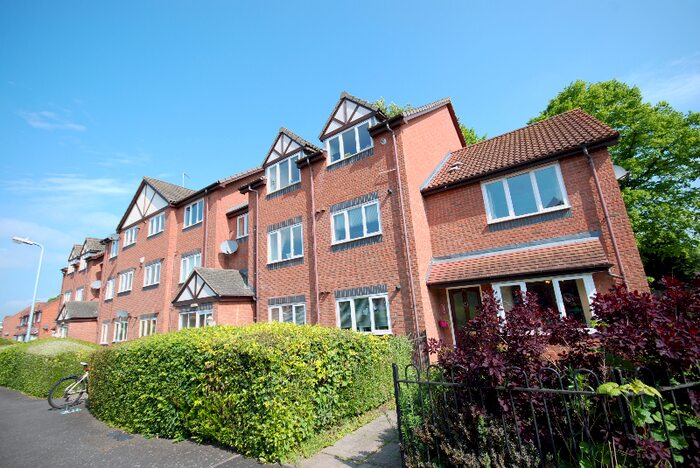 2 Bedroom Flat To Rent In Cobham Green, Leamington Spa, Warwickshire, CV31