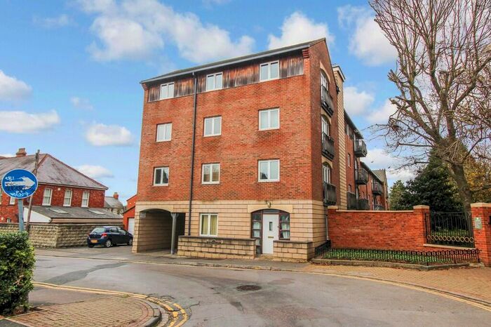 1 Bedroom Apartment To Rent In Lincoln Street, Town Centre, Swindon, SN1
