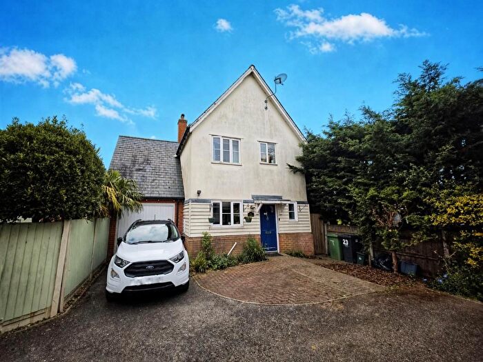 3 Bedroom Property For Sale In Kings Farm Meadow, Tillingham, Southminster, CM0