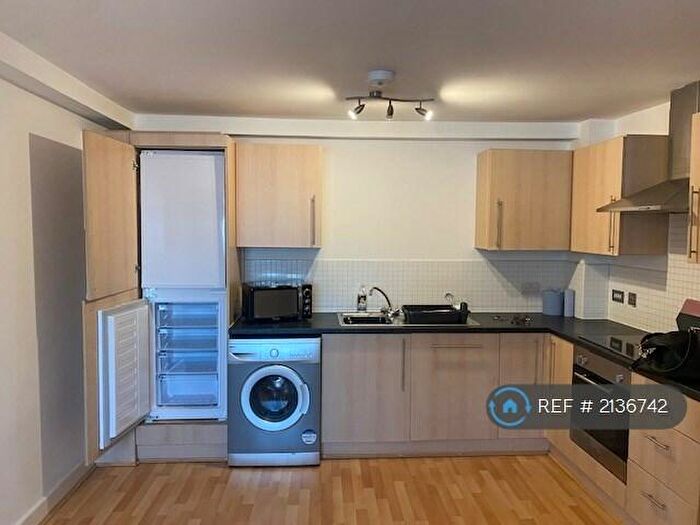 2 Bedroom Flat To Rent In Spring Street, Hull, HU2