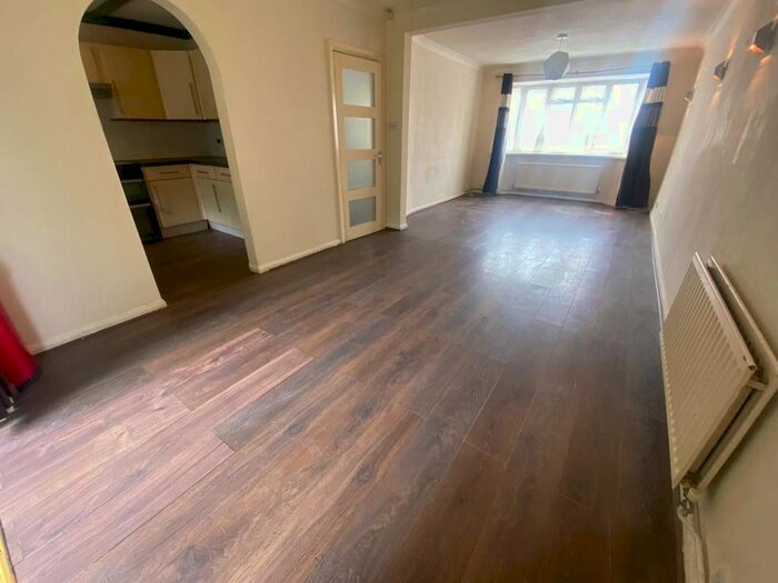 3 Bedroom Detached House To Rent In Vine Lane, Uxbridge, Greater London, UB10