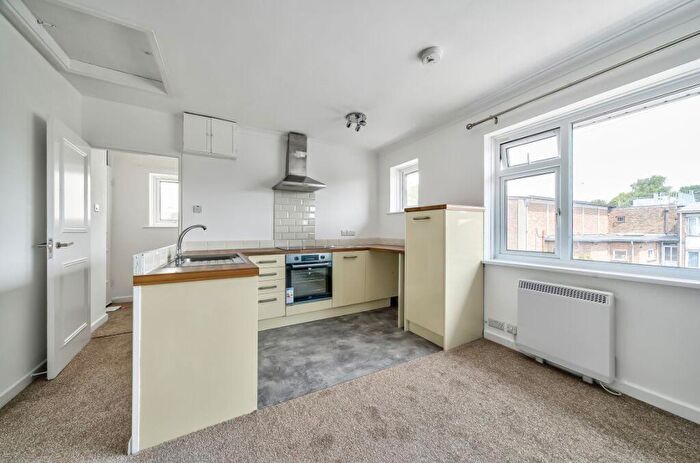 1 Bedroom Flat To Rent In Cawley Road, Chichester, PO19