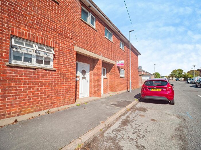 2 Bedroom Flat For Sale In Chickerell Road, Weymouth, DT4