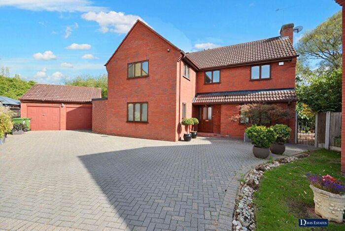 5 Bedroom Detached House For Sale In Tyle Green, Emerson Park, Hornchurch, RM11