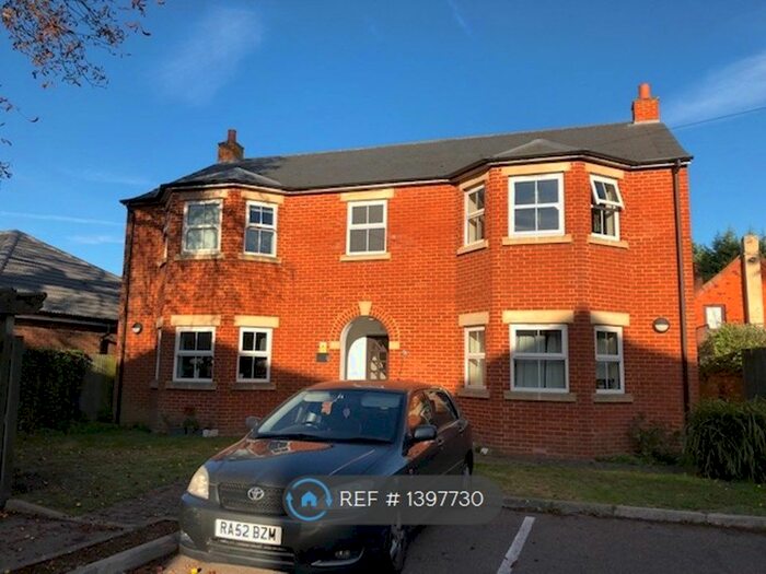 2 Bedroom Flat To Rent In Chestnut View, Farnborough, GU14