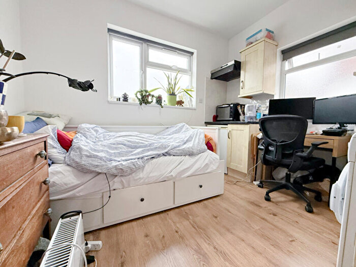 Flat To Rent In Bathurst Walk, Iver, SL0