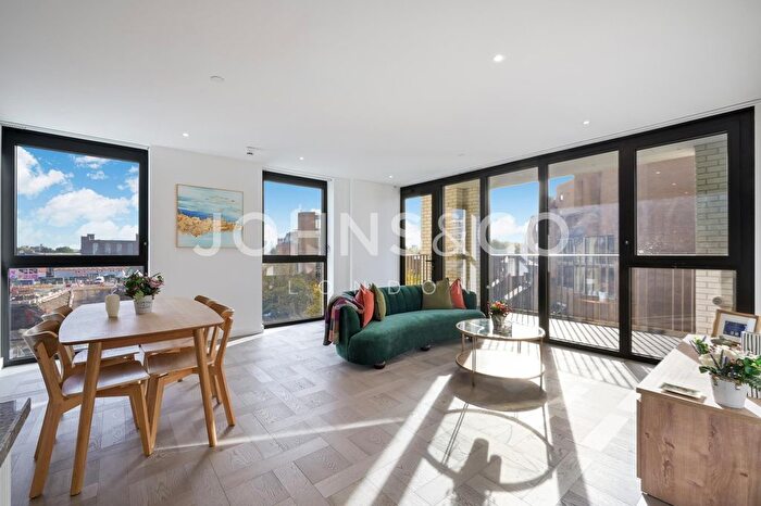 2 Bedroom Flat To Rent In Saffron Wharf, London Dock, London, E1W