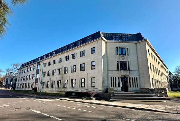 2 Bedroom Flat To Rent In Sandbanks Road, Poole, BH15