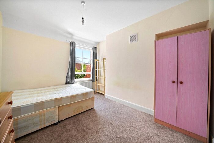 Studio To Rent In Birnam Road, Finsbury Park, London, N4