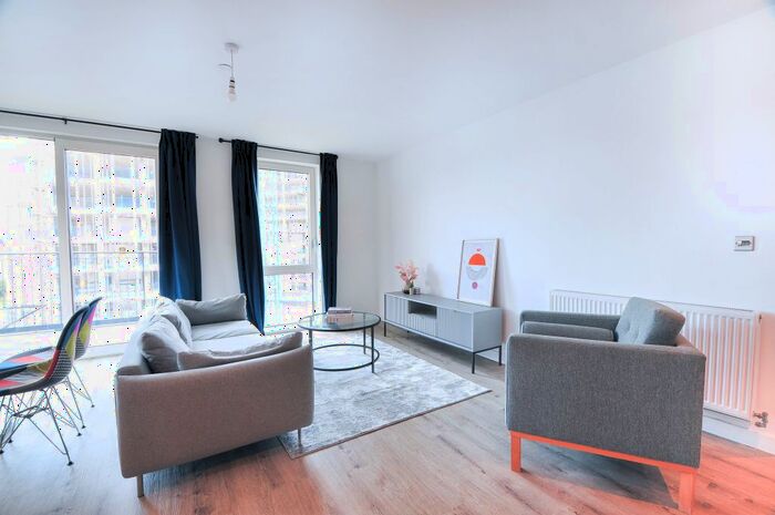 3 Bedroom Flat To Rent In Lockside Lane, Salford, M5