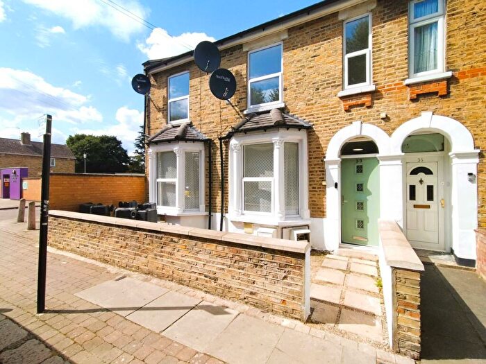 2 Bedroom Apartment To Rent In Brettenham Road, Edmonton, N18