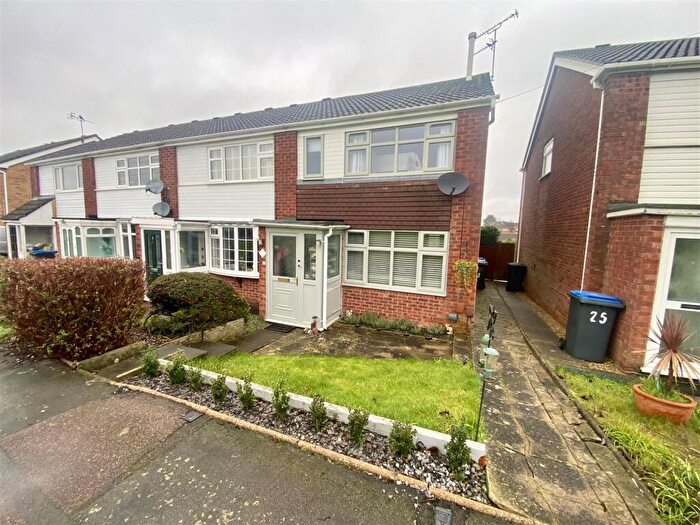 3 Bedroom Town House For Sale In Millers Green, Burbage, Hinckley, LE10