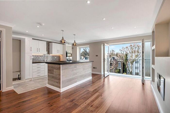 3 Bedroom Apartment For Sale In Fountayne Road, London, N16
