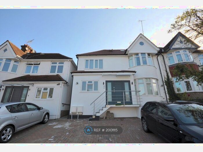 5 Bedroom Flat To Rent In St. Marys Crescent, London, NW4