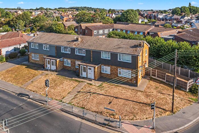 2 Bedroom Flat For Sale In Plumberow Avenue, Hockley, SS5