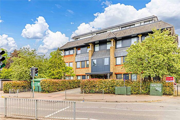 1 Bedroom Flat For Sale In Aldenham Road, Bushey, Hertfordshire, WD23