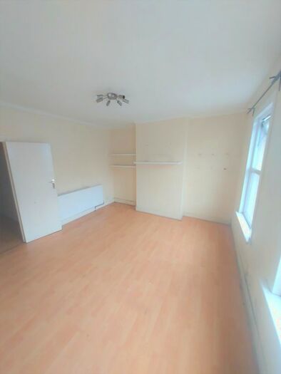 2 Bedroom Flat To Rent In Waddon Road, Croydon, CR0
