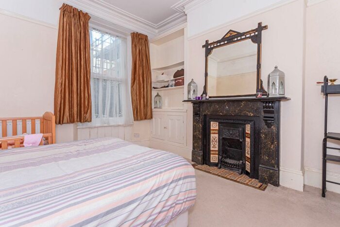 2 Bedroom Flat For Sale In Connaught Avenue, Mannamead, Plymouth, PL4