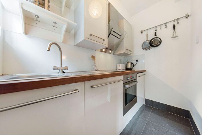 Studio To Rent In Inner Park Road, Wimbledon Common, London, SW19