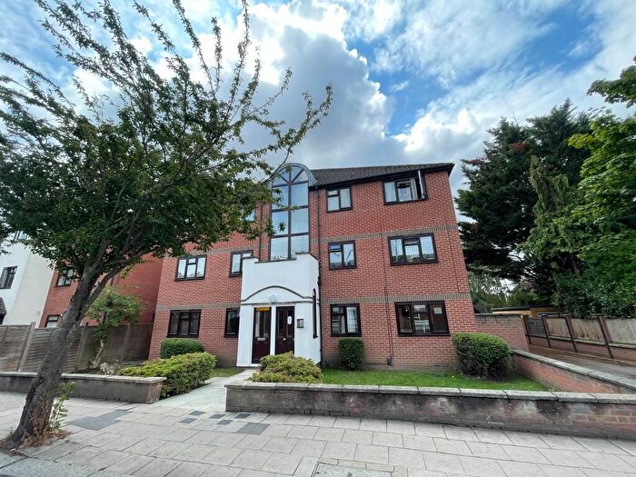 1 Bedroom Flat To Rent In New North Road, Ilford, London, IG6