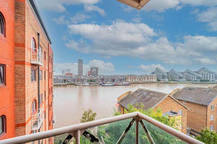 2 Bedroom Flat To Rent In William Morris Way, Fulham, London, SW6