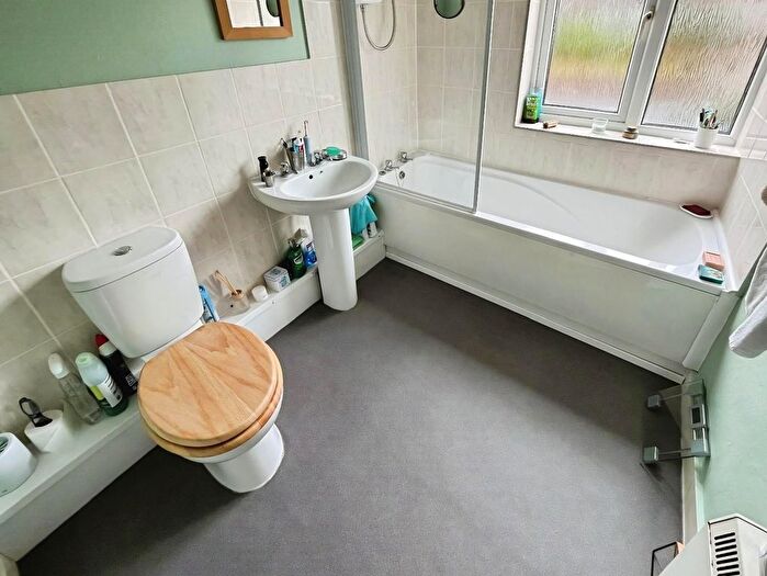 1 Bedroom Flat For Sale In Manor Road, Sutton Coldfield, B73