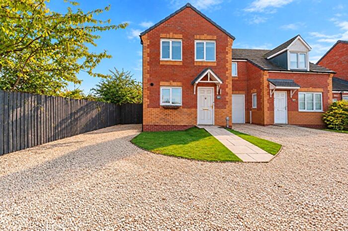 3 Bedroom Semi Detached House For Sale In Sidings Road, Grimsby, Lincolnshire, DN31