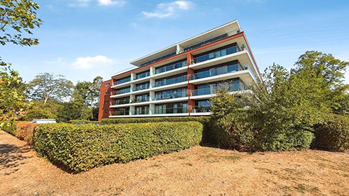 2 Bedroom Flat To Rent In Racecourse Road, Newbury, Berkshire, RG14