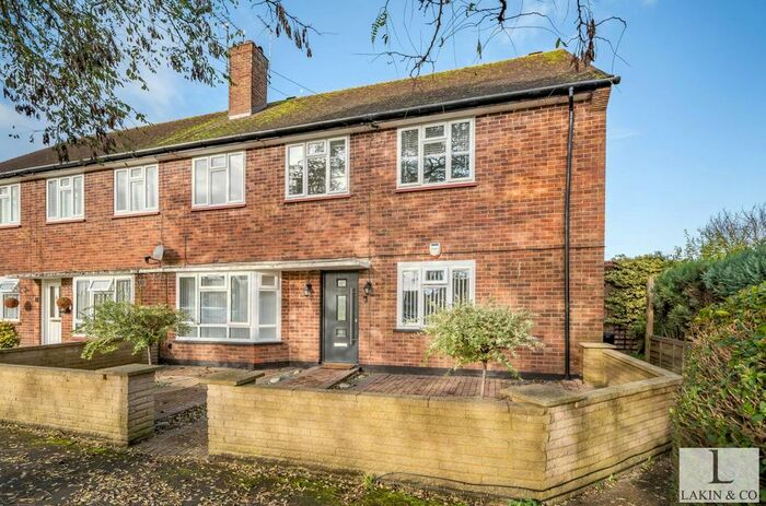 2 Bedroom Maisonette For Sale In Newdigate Green, Harefield, UB9