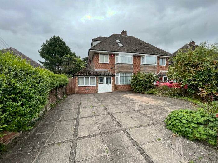 3 Bedroom House To Rent In Meadow Road, Wythall, Birmingham, B47