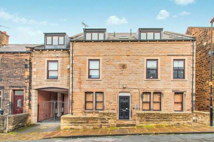 3 Bedroom Apartment To Rent In Zoar Street, Morley, Leeds, West Yorkshire, LS27