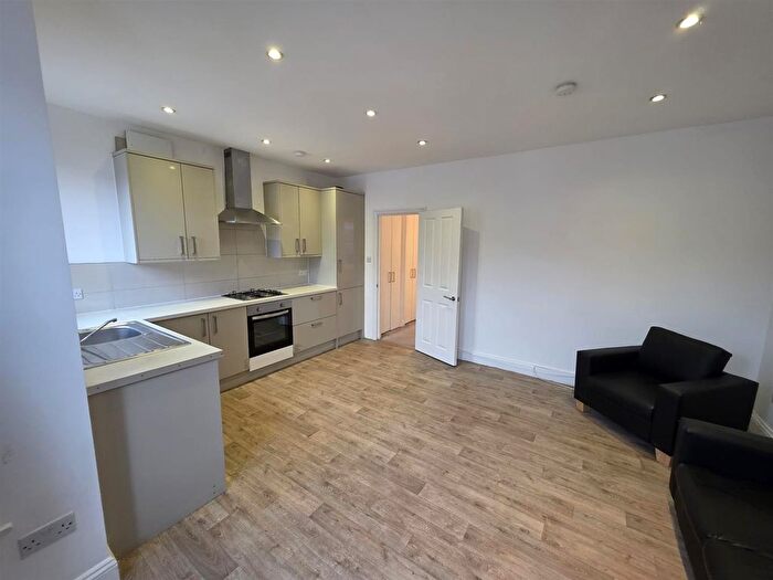 3 Bedroom Flat To Rent In Coleraine Road, Wood Green, N8