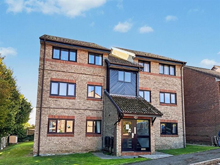 2 Bedroom Apartment To Rent In Alexandra Court, Bridport, DT6