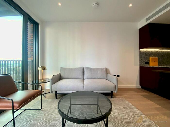 2 Bedroom Flat To Rent In Viaduct Gardens, Legacy Building, SW11