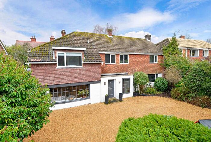 6 Bedroom Detached House For Sale In The Ridgeway, Cranleigh, GU6