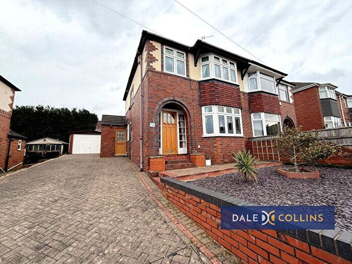 3 Bedroom Semi-Detached House For Sale In Central Drive, Blurton, ST3