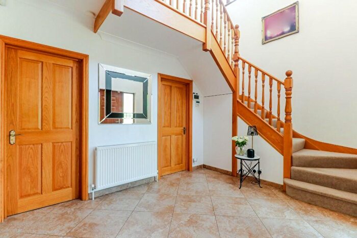5 Bedroom Detached House For Sale In High Road, Broxbourne, Hertfordshire, EN10