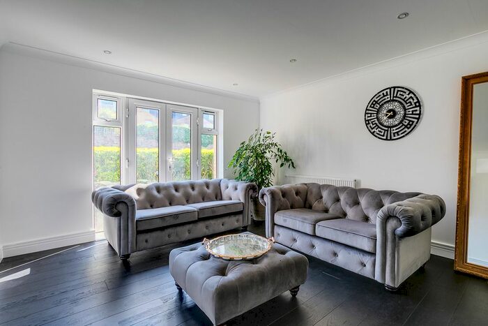 1 Bedroom Flat To Rent In Wells Place, London, SW18