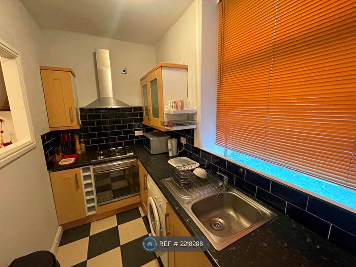 2 Bedroom Terraced House To Rent In Bradford Road, Huddersfield, HD1