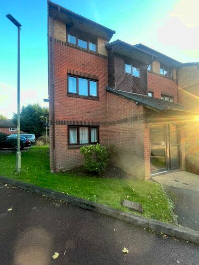 2 Bedroom Flat To Rent In Deepfield Court, Pavilion Way, HA8