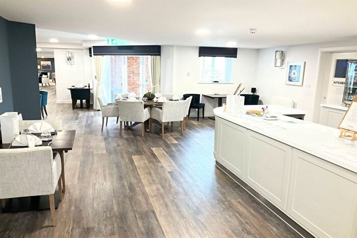 1 Bedroom Flat For Sale In Elkington House, Charlton Green, Dover, CT16