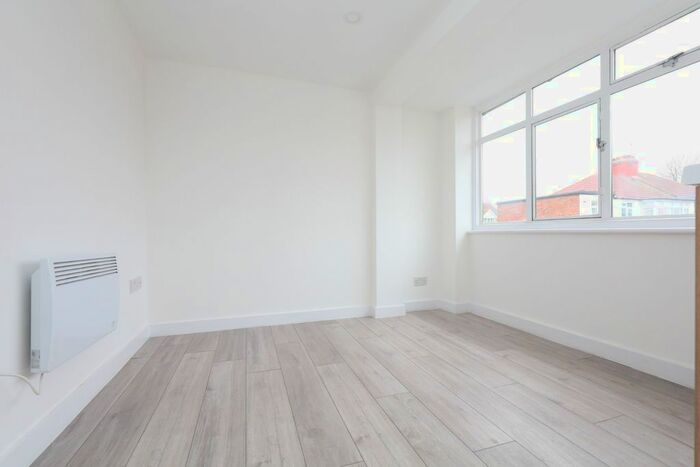 Studio To Rent In Alperton Lane, Greenford, UB6