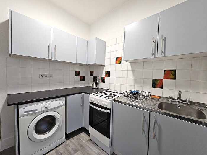 3 Bedroom Flat To Rent In High Road, East Finchley, N2