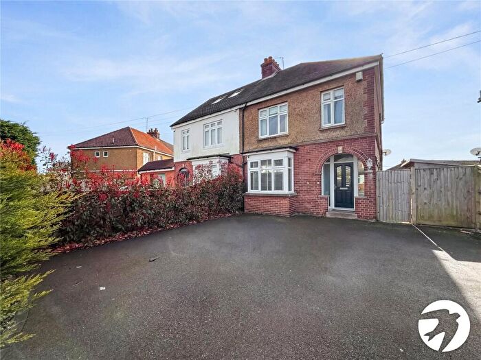 3 Bedroom Semi Detached House To Rent In Tonbridge Road, Maidstone, Kent, ME16