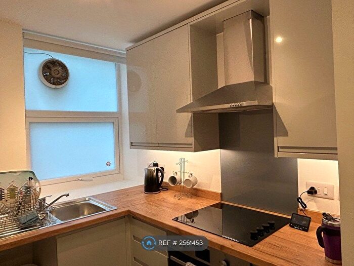 1 Bedroom Flat To Rent In Marine Parade, Barmouth, LL42